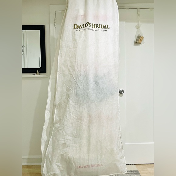 White by Vera Wang Wedding Dress – Strapless, Tiered Skirt, Train, Size 2 - Picture 16 of 16